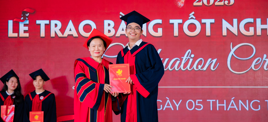 Lễ trao bằng tốt nghiệp Trường Cao đẳng Y khoa Phạm Ngọc Thạch