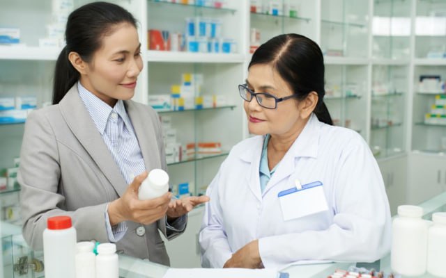 Trình dược viên thường là người kinh doanh, môi giới thuốc giữa các nhà thuốc, công ty thuốc