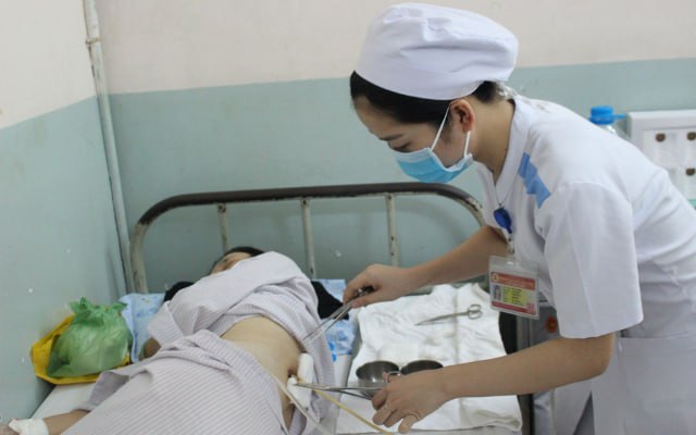Tại Việt Nam, công tác đào tạo bổ sung nguồn lực Điều dưỡng được đẩy mạnh khắp cả nước