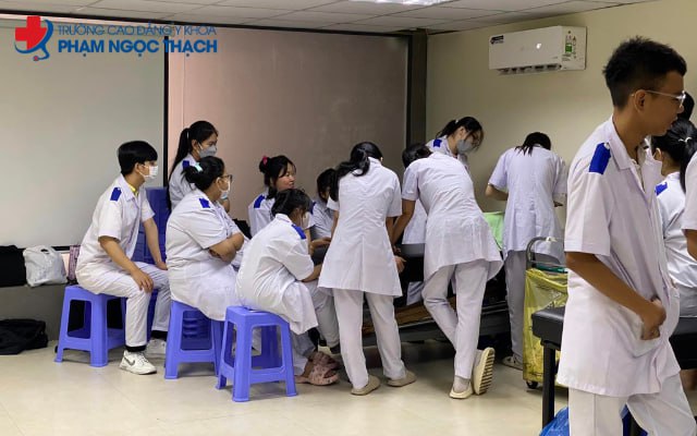 Cao đẳng Y khoa Phạm Ngọc Thạch tạo điều kiện thuận lợi để sinh viên học lên làm Bác sĩ