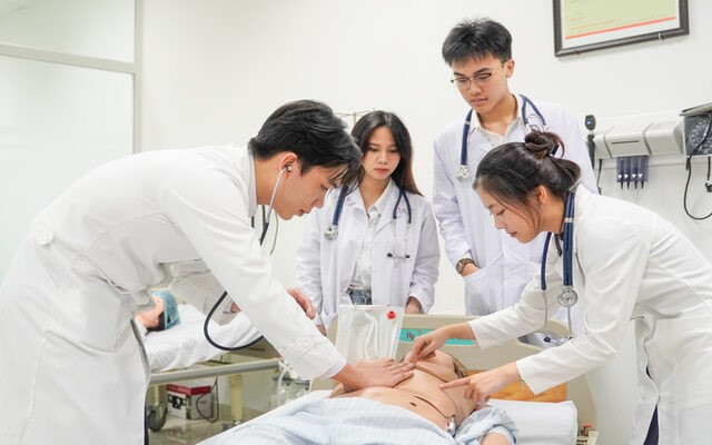 Các em không cần phải là học sinh giỏi mới được thi ngành Y