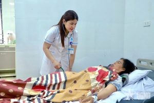 Điều dưỡng là công việc vất vả với nhiều áp lực