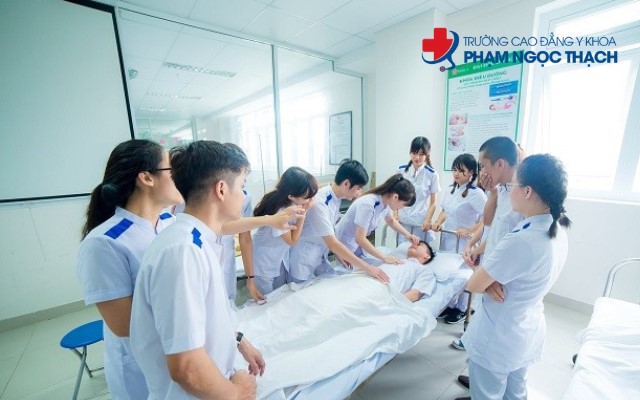 Cách xin giảm học phí khi học ngành Điều dưỡng