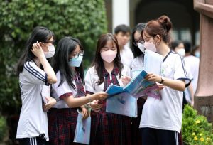 25 điểm khối D07 nên chọn trường nào?