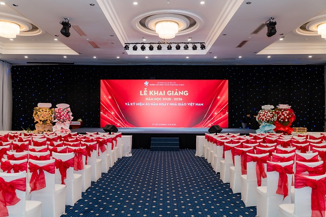 Khung cảnh hội trường trước khi diễn ra buổi lễ