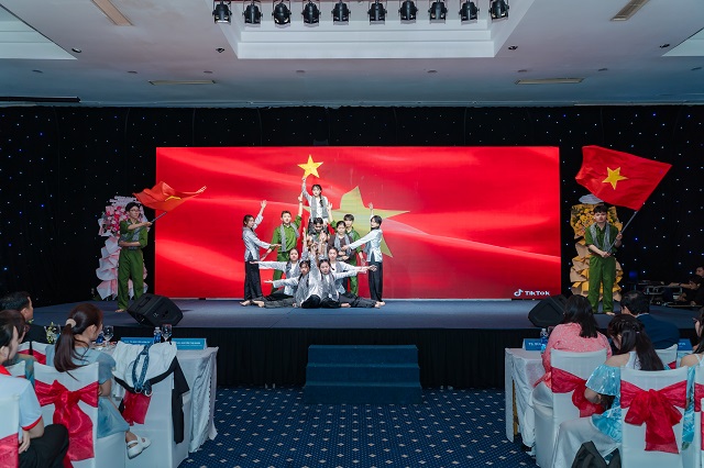 Tiết mục múa hoạt cảnh “Còn gì đẹp hơn hòa bình”