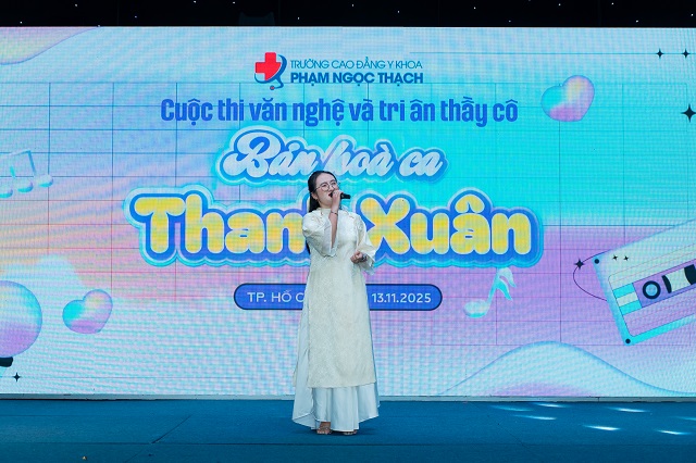 Tiết mục đầy xúc động “Những điều thầy chưa kể” của sinh viên Lê Thị Ly Na - lớp Điều Dưỡng 17.3.2