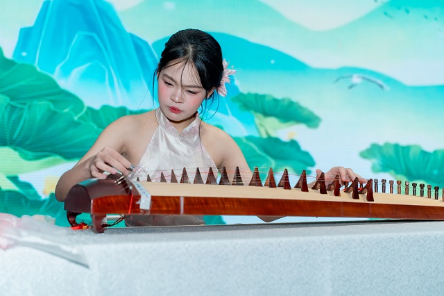 Giải nhất cuộc thi là tiết mục múa “Bắc thang lên hỏi ông trời” của sinh viên đa tài Nguyễn Minh Phượng lớp YSĐK 16.1.3