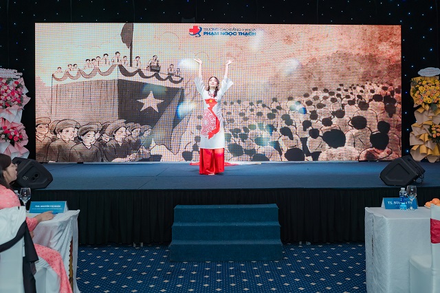 Các tiết mục văn nghệ vô cùng sôi nổi và hấp dẫn