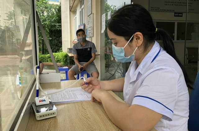 Điều dưỡng viết bản tự kiểm kiểm cá nhân ngành y tế