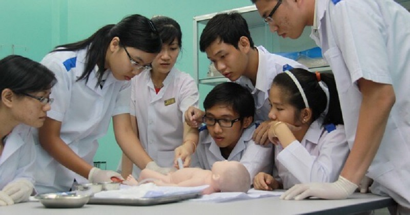 Kỳ thi Bác sĩ nội trú luôn được xem là một trong những cột mốc khó khăn và cạnh tranh nhất đối với sinh viên Y khoa sau khi tốt nghiệp Kỳ thi Bác sĩ nội trú luôn được xem là một trong những cột mốc khó khăn và cạnh tranh nhất đối với sinh viên Y khoa sau khi tốt nghiệp