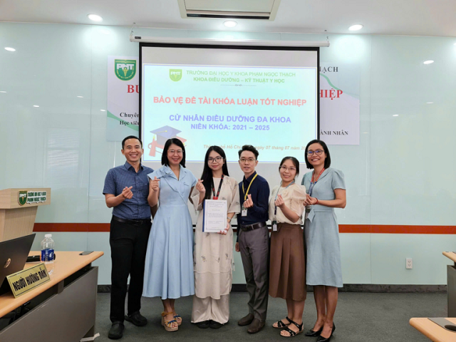 Hội đồng trình đề tài khóa luận tốt nghiệp của sinh viên Cử nhân Điều dưỡng đa khoa Trường Đại học Y khoa Phạm Ngọc Thạch Hội đồng trình đề tài khóa luận tốt nghiệp của sinh viên Cử nhân Điều dưỡng đa khoa Trường Đại học Y khoa Phạm Ngọc Thạch