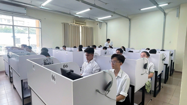 Đến tháng 4-5/2026, Bộ sẽ thử nghiệm câu hỏi thi trên máy tính với quy mô khoảng 100.000 thí sinh