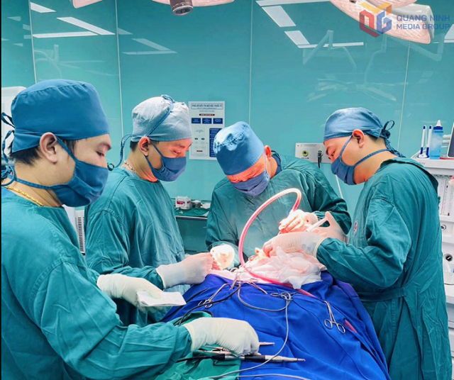 Các Y - Bác sĩ tại Trung tâm y tế Tiên Yên và Bình Liêu phối hợp thực hiện thành công, cứu sống bệnh nhân bị chấn thương sọ não nguy kịch Các Y - Bác sĩ tại Trung tâm y tế Tiên Yên và Bình Liêu phối hợp thực hiện thành công, cứu sống bệnh nhân bị chấn thương sọ não nguy kịch