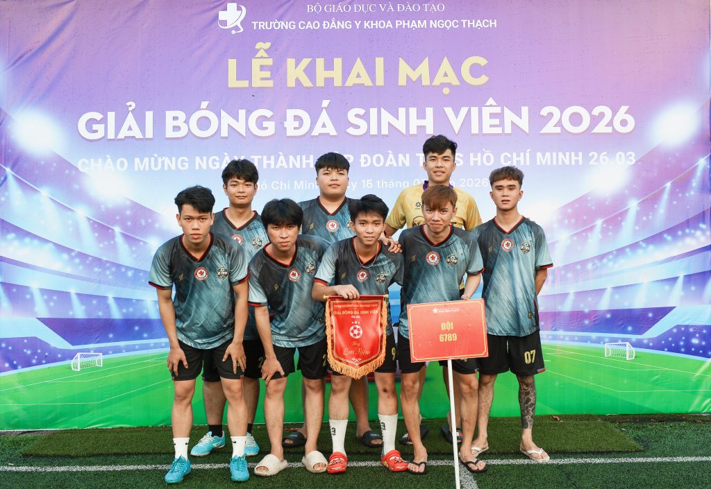 Các đội bóng trong lễ khai mạc